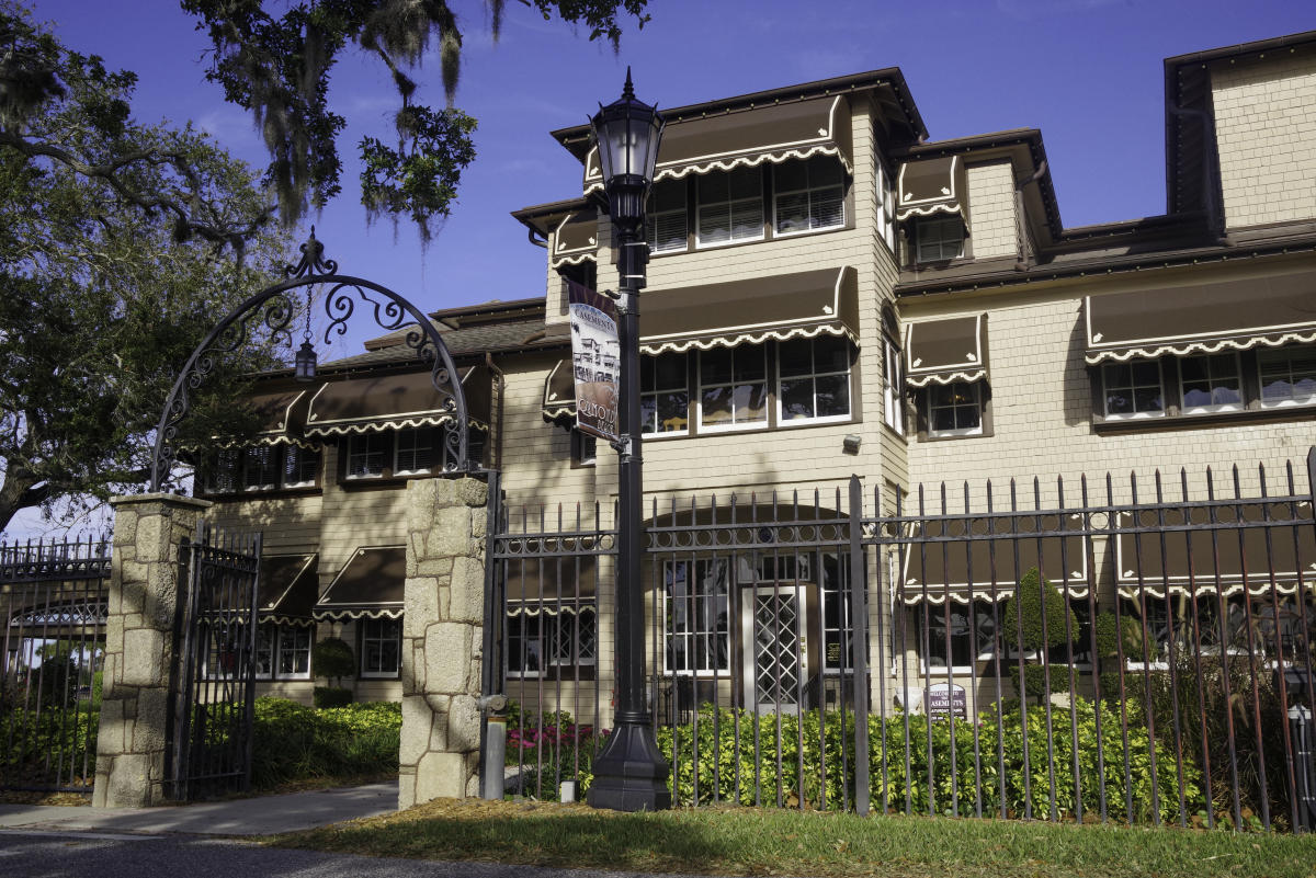 Discover the enduring legacy of Daytona Beach through its historic homes and museums.